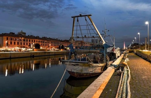Fiumicino Apartment | [airport suite]overlooking old town and riverfront