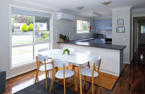 Attwood Hotel | Airport Tourist Village Melbourne