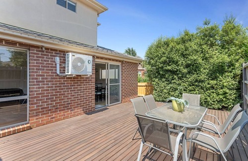 Airport West House | Airport West Stunner by Ready Set Stay- Close to Melb Airport & Pet Friendly