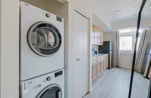 South Berkeley Apartment | Airy Berkeley Studio w/W/D & A/C, nr Cafes & Bakeries, by Blueground