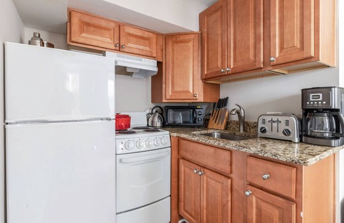 Adams Morgan Apartment | Airy Dupont Circle 1BR nr. U Street, Metro & Glen’s Mkt, by Blueground