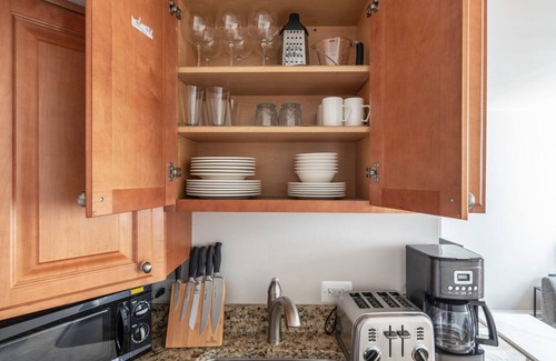 Adams Morgan Apartment | Airy Dupont Circle 1BR nr. U Street, Metro & Glen’s Mkt, by Blueground