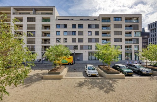 Gasperich Apartment | Airy Gasperich Studio w/Elevator, nr bus station, by Blueground