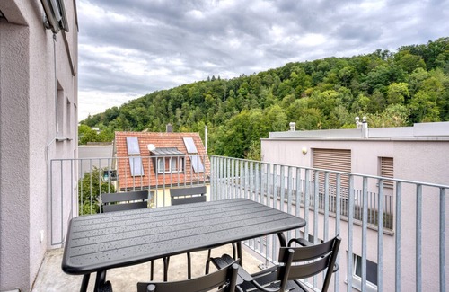 Center Apartment | Airy Leimbach 4.5 Room w/Storage & W/D, 5 min to Market, by Blueground