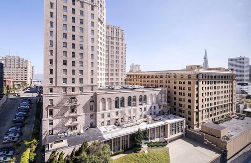 Lower Nob Hill Apartment | Airy Nob Hill 1BR w/Sauna + Gym, near Union Sq by Blueground
