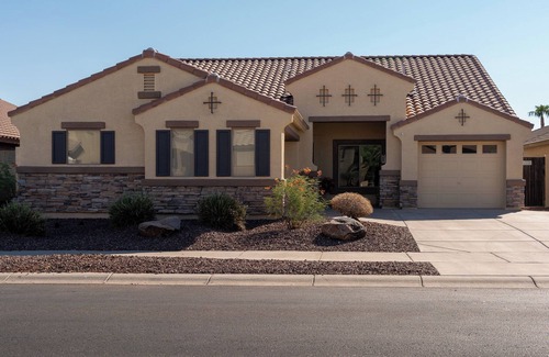 Surprise House | Airy Oasis Sleeps 8- Pool, Spa & Pool Table