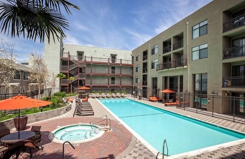 San Jose Apartment | Airy San Jose 2BR w/Sauna, Pool & Games, nr Groceries, by Blueground