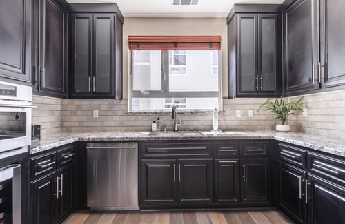 Hillsdale House | Airy San Mateo 2BR w/Parking & A/C, nr Shops & Parks, by Blueground