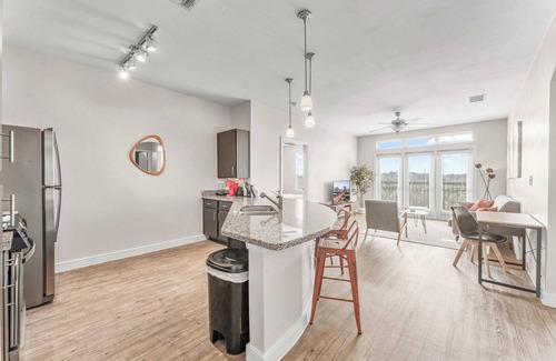 Windsor Park Apartment | Airy SoCo 2BR King Suite w/GymPickleballLaundry