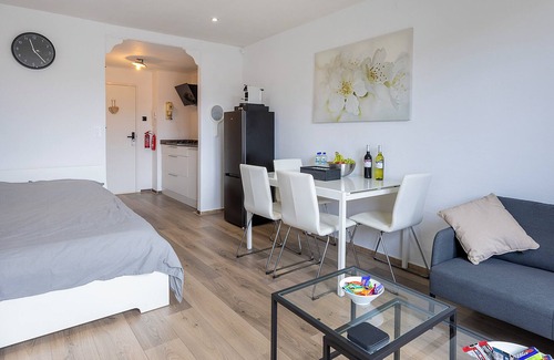 Wijk aan Zee Apartment | Airy studio, only 5 minutes' walk from beach & dunes