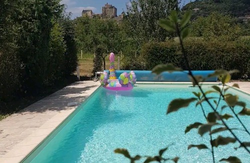 Beynac-et-Cazenac House | Aison Avec Piscine sur un Vaste Terrain Face au Château de Beynac