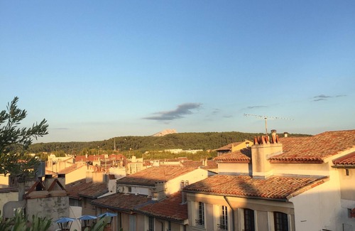 Aix-en-Provence Historic Centre Apartment | AIX-QUISITE! A/C 18TH C APT IN GREAT LOCATION IN HISTORICAL CENTER, W PARKING!