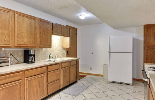 South Central Omaha Apartment | Aksarben Two Bed, One Bath Duplex Suite