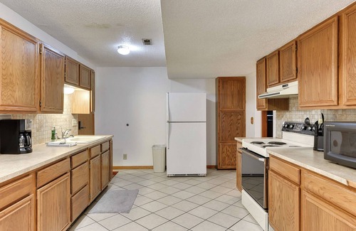 South Central Omaha Apartment | Aksarben Two Bed, One Bath Duplex Suite