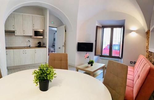 Margallo Apartment | Al-Qazeres Suites