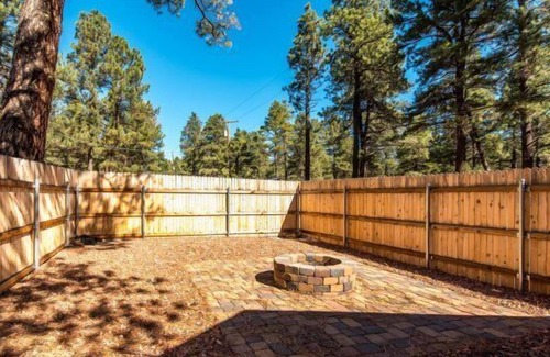 Williams Cabin | Al's Cabin | Historic Charm | Fenced Yard | Near Grand Canyon & Flagstaff