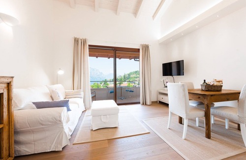 Malcesine Old Town Apartment | Al vecchio frantoio in the center of town with beautiful lake views, near beach