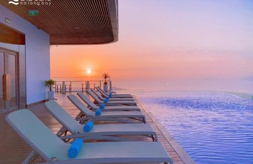 Ha Long Apartment | Alacarte condo - right on beach - high floor