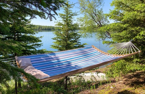 Meadow Lakes House | Alaska Adventure Awaits: Charming Lakeside Living