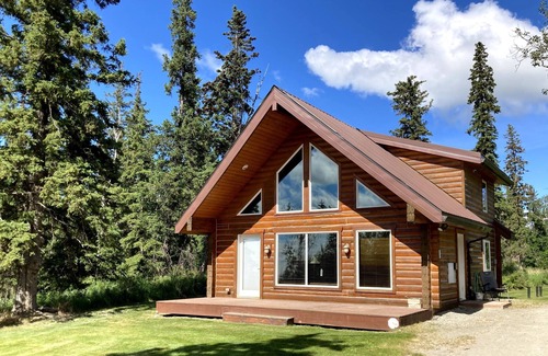 Delta Junction House | Alaska Range Hideaway luxury cabin w/ mountain view