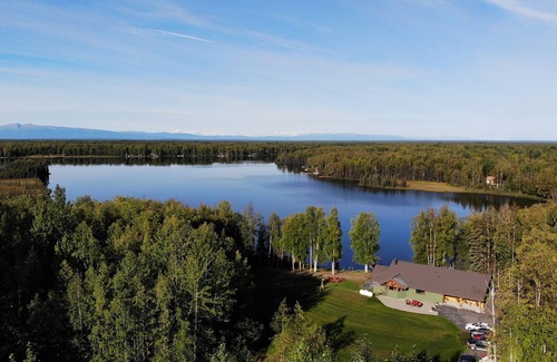 Willow Bed & Breakfast | *Alaska's Heritage B&B * Large Groups * *Adult Only * Lakefront *