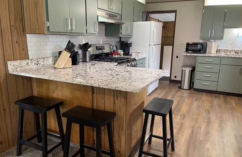 Butte Cabin | Alaskan Adventure Begins Here: Beautiful Creekside Oasis!