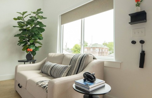 Rehoboth Beach Hotel | Alaskan King Suite | The Waypoint | w/Free Parking & Near Rehoboth Beach
