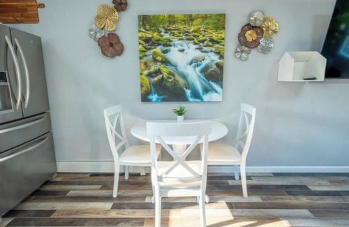 Turnagain Apartment | Alaskan Wilderness Escape [14]
