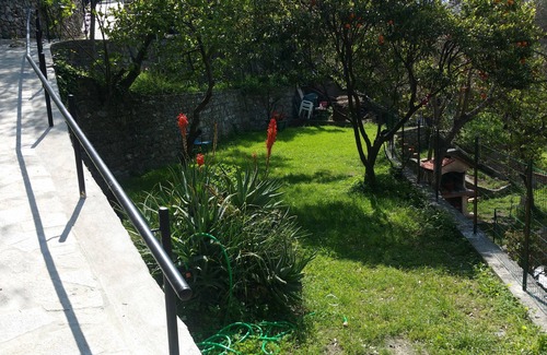 Alassio Apartment | ALASSIO WITH PRIVATE GARDEN, TV/Wi-Fi, BARBECUE, MOTORINO 50 CC