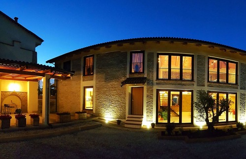 Mango Villa | ALBA LANGHE MANGO UNESCO HOLIDAY HOME WHOLE HOLIDAY HOME WIFI FREE