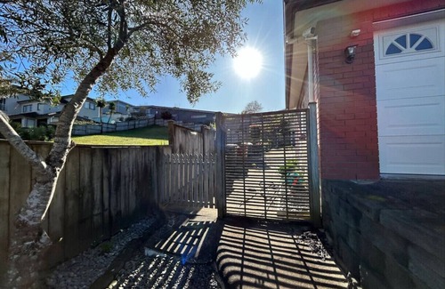 Fairview Heights Apartment | Albany Bolthole with Queen Beds and Kitchenette