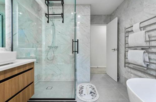 Fairview Heights House | Albany Bolthole with Queen Beds and Kitchenette