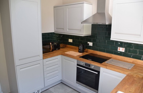 Rockcliffe Cottage | Albany Cottage - a cottage that sleeps 7 guests in 4 bedrooms
