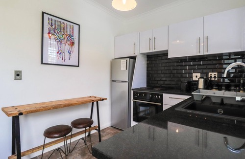 Cape Town City Centre Apartment | Albany Court P4 by CTHA
