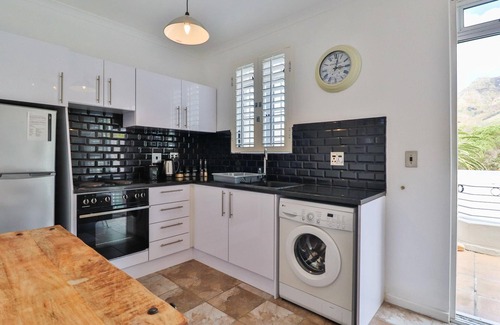 Cape Town City Centre Apartment | Albany Court P4 by CTHA