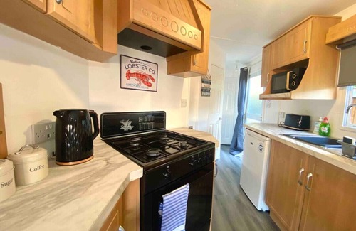 Knott End-on-Sea House | Albany Sleeps 4 Caravan Family Camping Lancashire