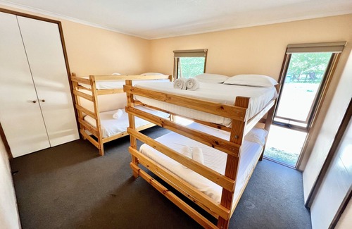 Sawmill Settlement Cabin | Albaski Lodge – Room 2