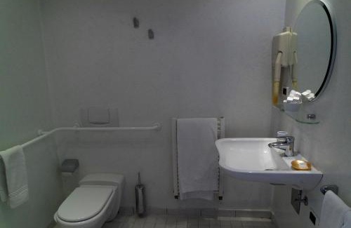 Porto Valtravaglia Hotel | Albergo Del Sole