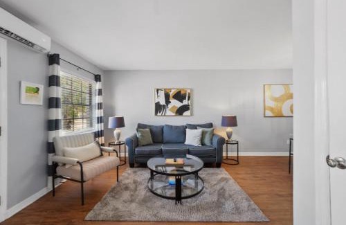 Brandon House | Alberts Abode Prime Brandon location Walkable