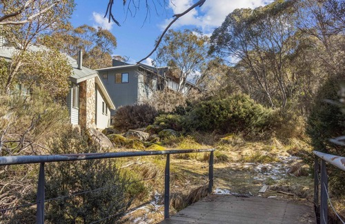 Thredbo Ski Chalet | Albina Chalet ideally situated in Thredbo's Crackenback Ridge.