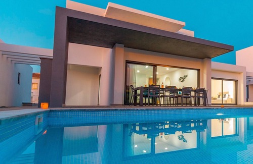 Castelo Villa | Albufeira: Heatable Pool, Games & BBQ