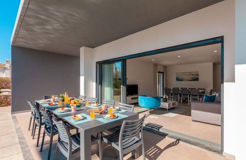 Castelo Villa | Albufeira: Heatable Pool, Games & BBQ