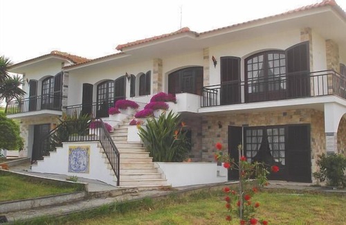 Alcobaca Apartment | Alcobaça near Nazaré and S Martinho do Porto beaches - Apart3Bedrooms5/8 Paxfloor 1