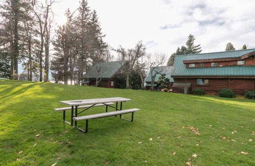Stevenson Cabin | Alder Cabin at Wilder and Pine Riverside Cabins