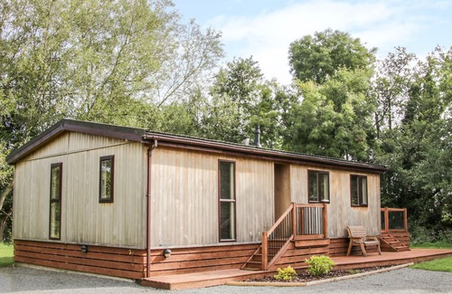 Hopton Castle House | ALDER RIVER LODGE, family friendly, with hot tub in Clun