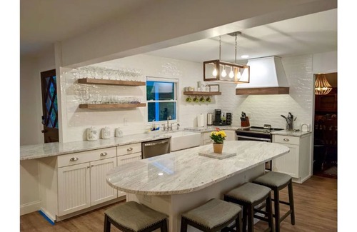 Clarkesville House | Alec Mountain Retreat-w/fresh blueberries for the picking & a dream kitchen!