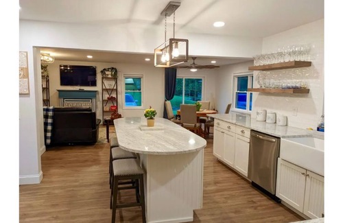 Clarkesville House | Alec Mountain Retreat-w/fresh blueberries for the picking & a dream kitchen!