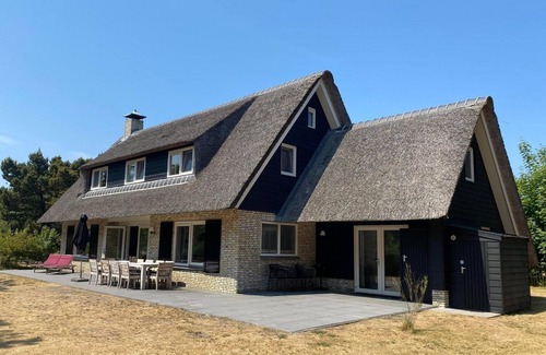 Ballum Villa | Alegria is a comfortable, cozy and practical 9+ villa in a very nice location.