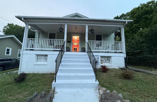 Mount Rainier House | Alegrya-1