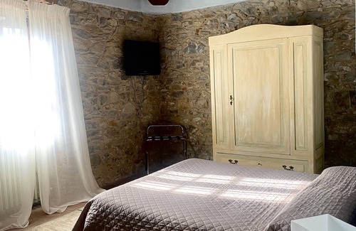 Santa Cristina a Mezzana Bed & Breakfast | Alessio room overlooking the vineyards of Tuscany
